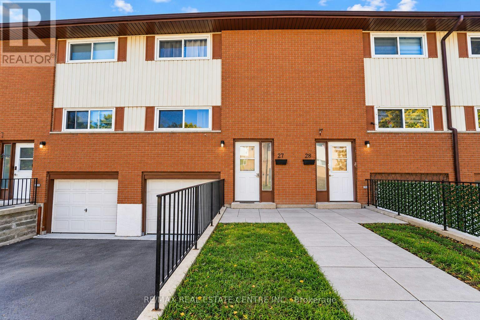 27 Woodman Drive N
