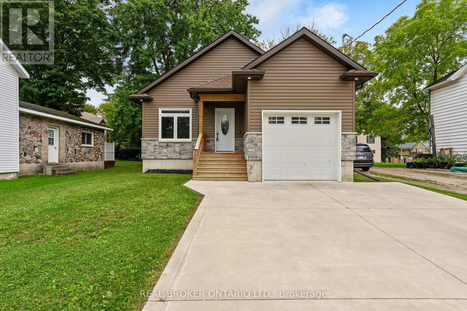 52 Queen Street, Huron East, ON, N0G 1H0