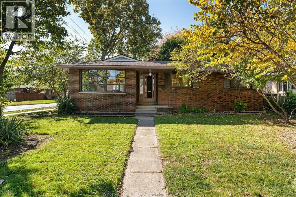 2997 St Patrick's Drive, Windsor, ON, N9E 3G8