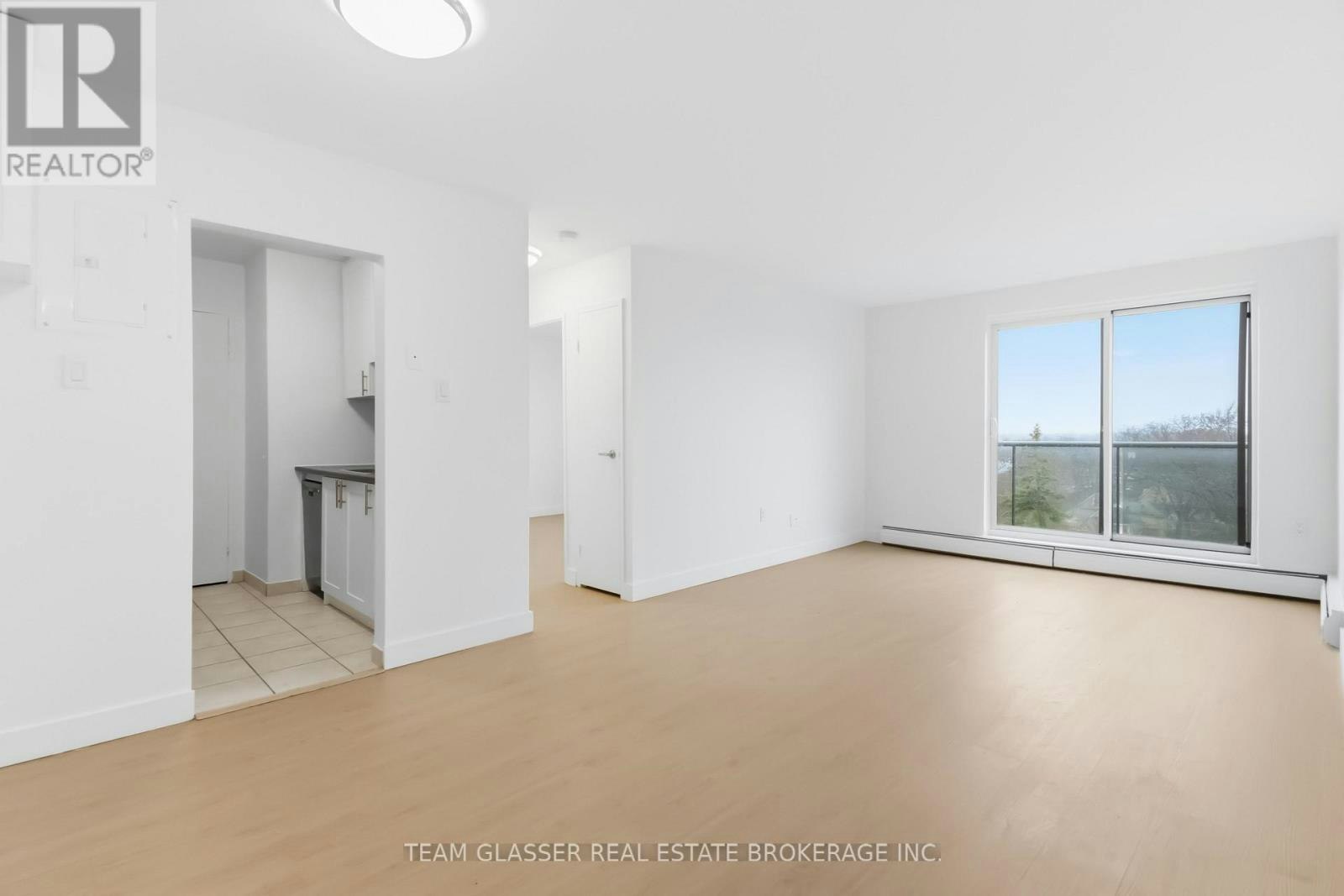 205-498 Queens Avenue, London, ON, N6B 3K9 - 3