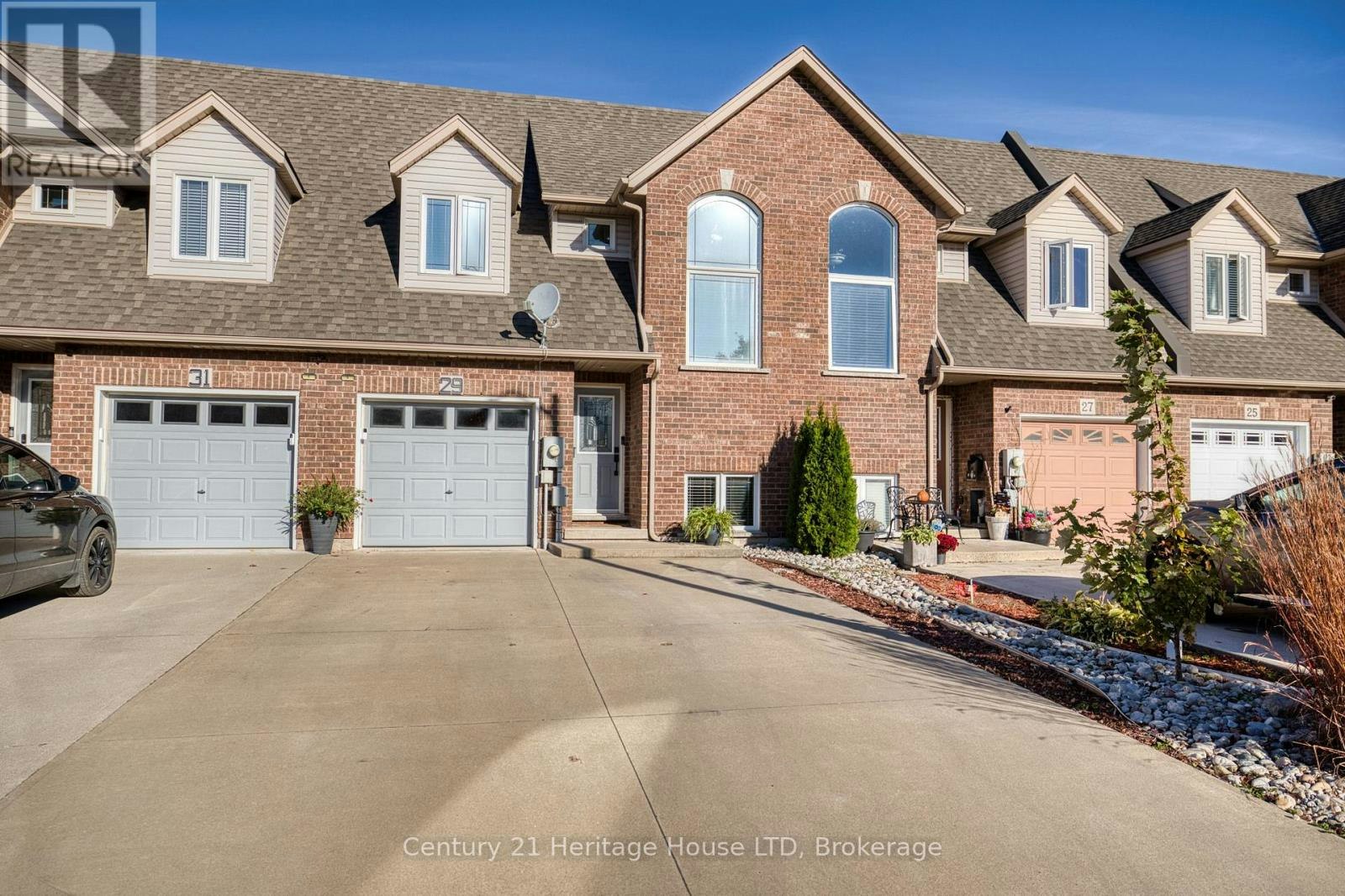 29 Bluegrass Crescent, St. Catharines, ON, L2P 0A8