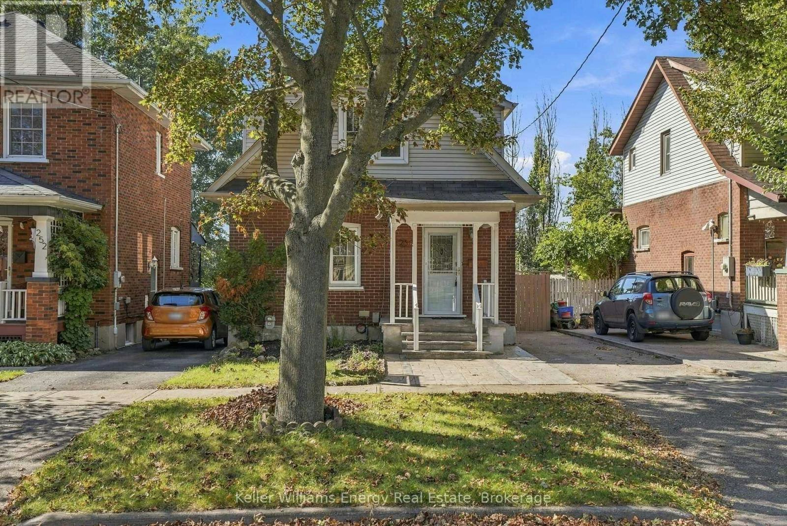 256 Grooms Avenue, Oshawa, ON, L1G 4A3