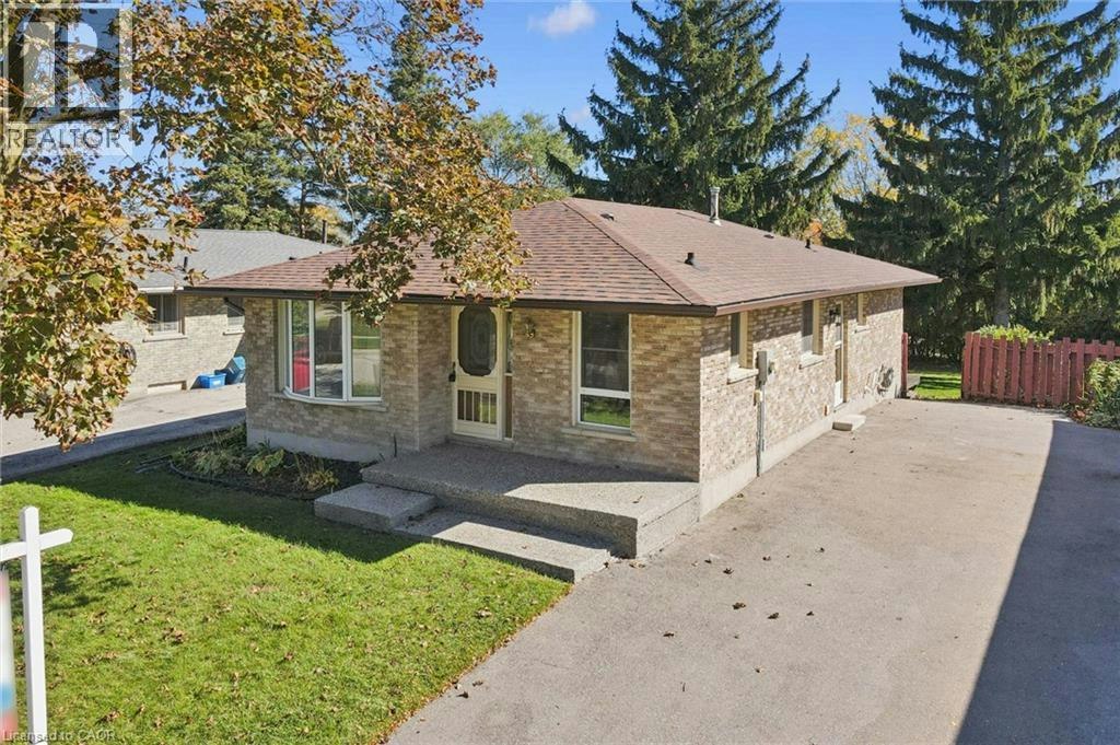 11 Caledon Court, Cambridge, ON, N1S 3W3
