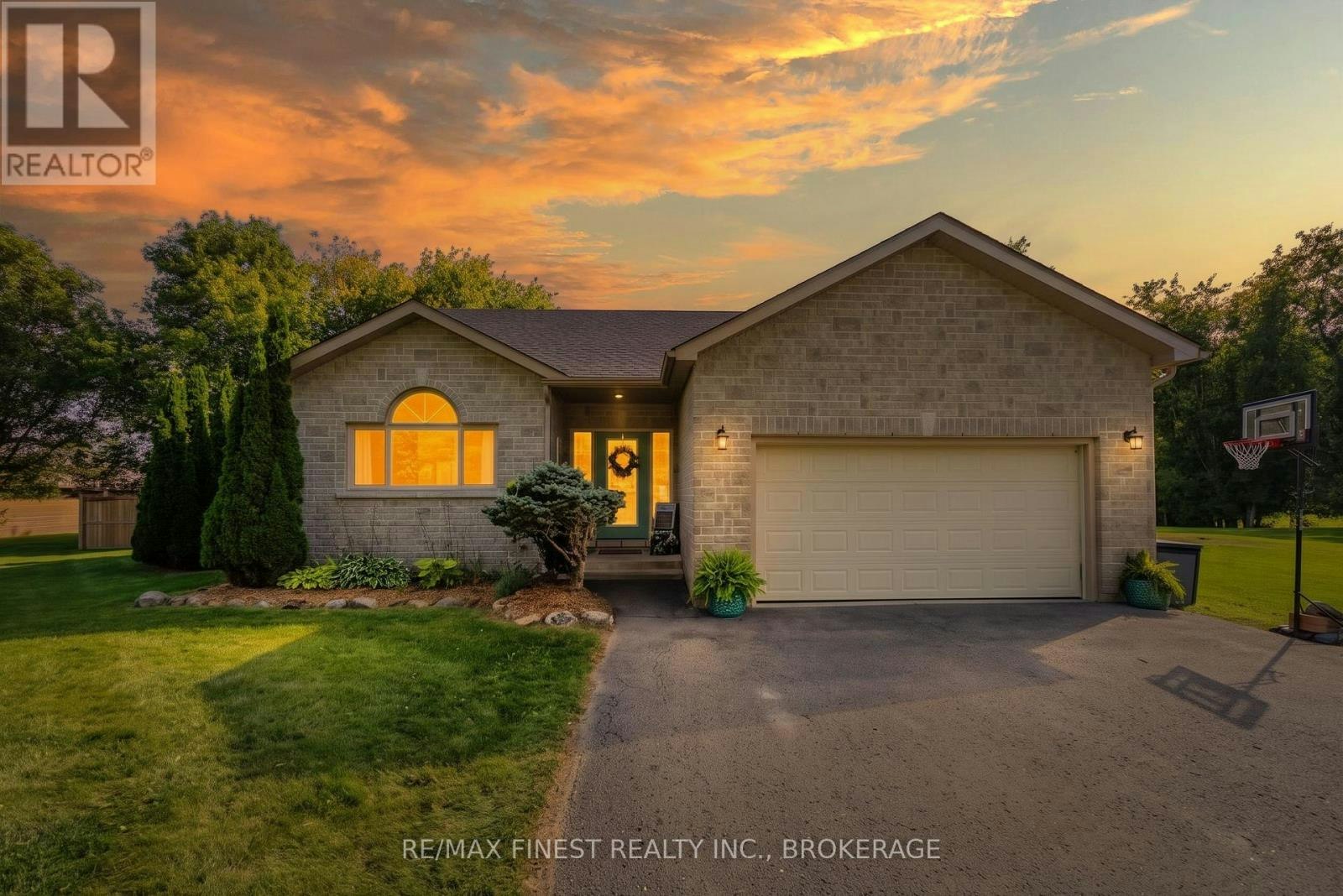 4404 Ashwood Drive, South Frontenac, ON, K0H 2T0