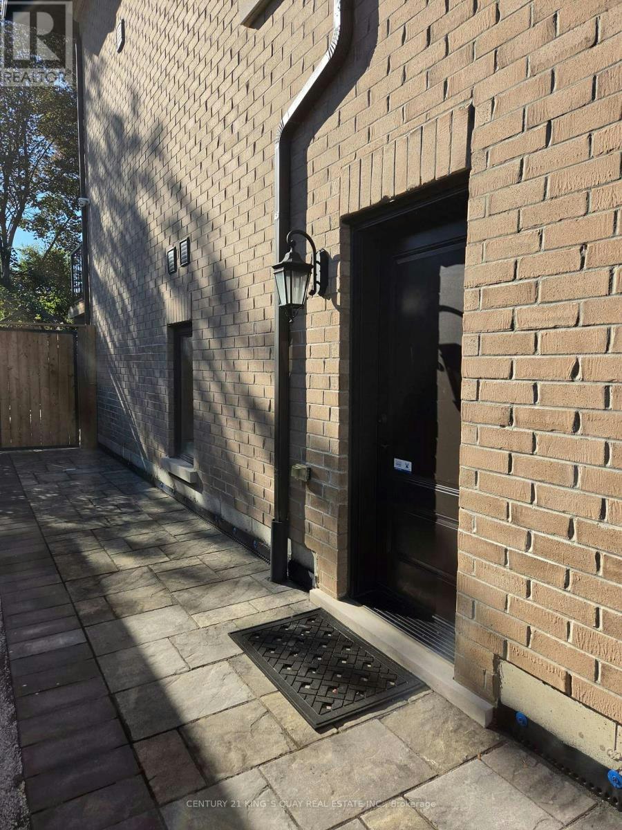 7 Logandale Road, Toronto, ON, M2N 4H3 - 2