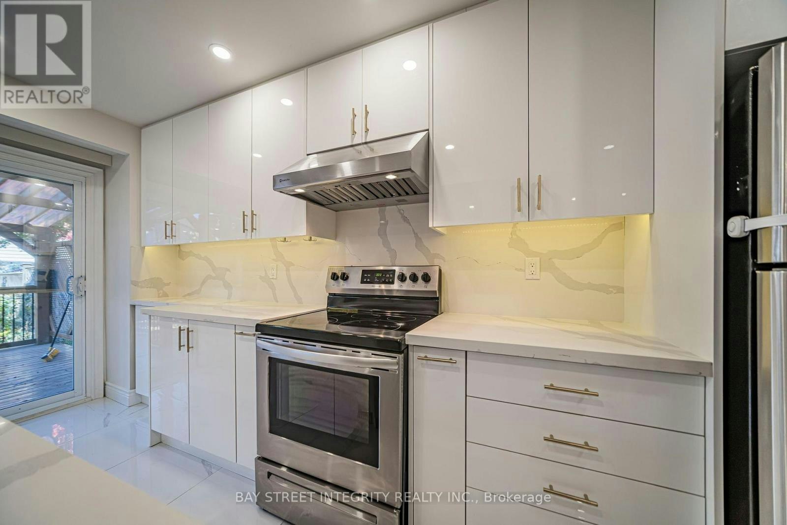 28 Fawndale Crescent, Toronto, ON, M1W 3K1 - 11