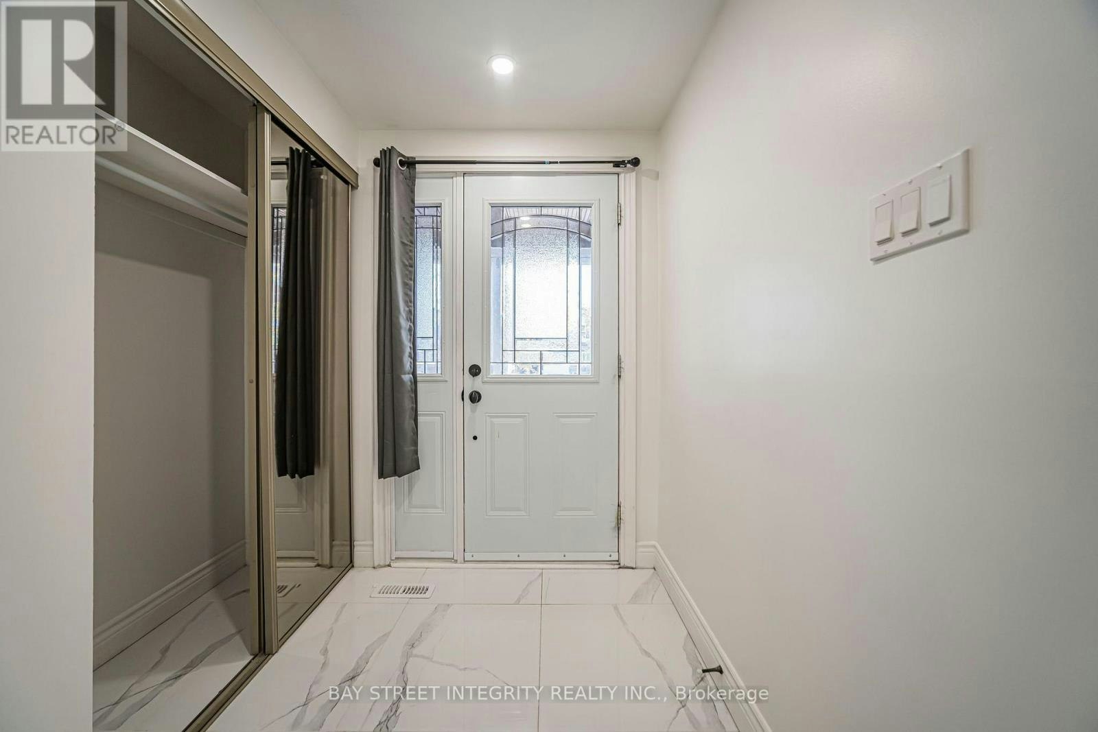 28 Fawndale Crescent, Toronto, ON, M1W 3K1 - 5