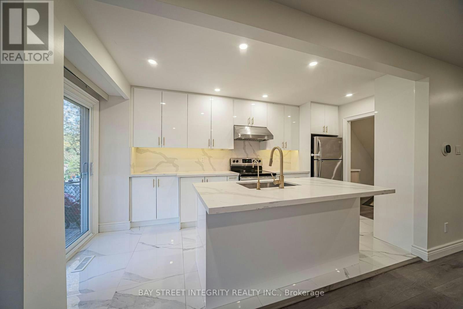 28 Fawndale Crescent, Toronto, ON, M1W 3K1 - 10