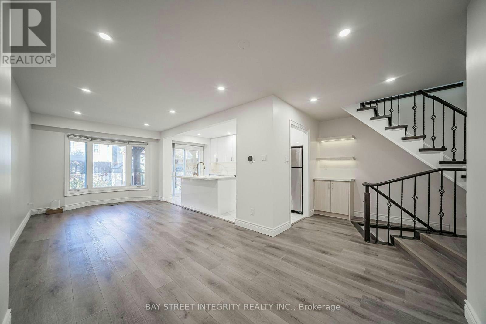 28 Fawndale Crescent, Toronto, ON, M1W 3K1 - 4