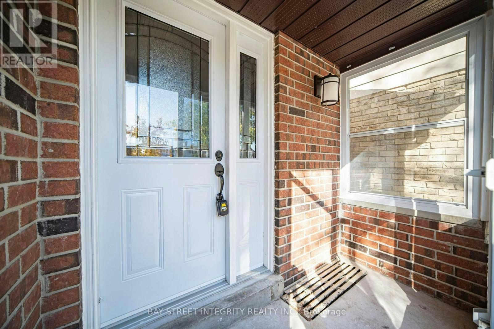 28 Fawndale Crescent, Toronto, ON, M1W 3K1 - 3