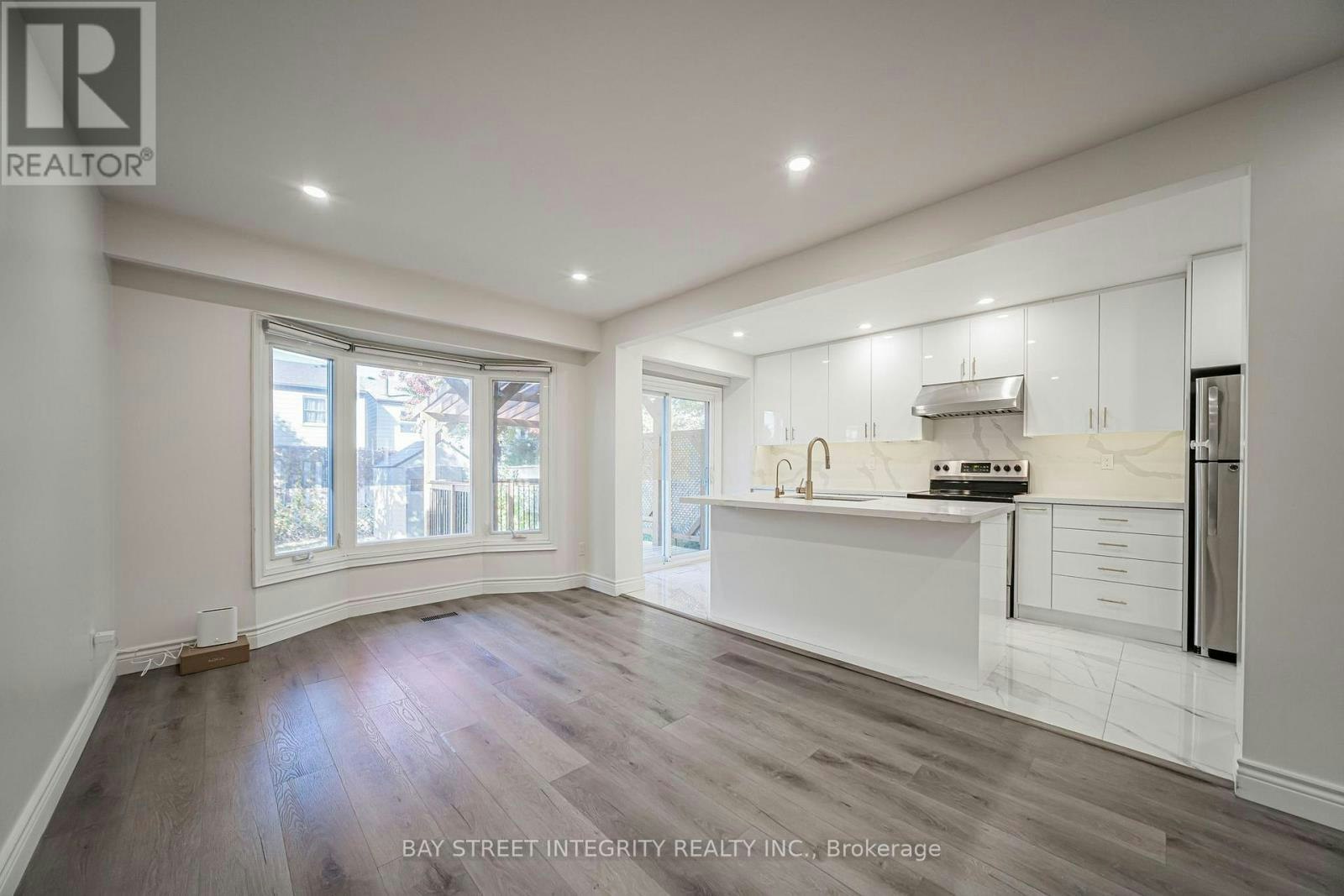 28 Fawndale Crescent, Toronto, ON, M1W 3K1 - 7