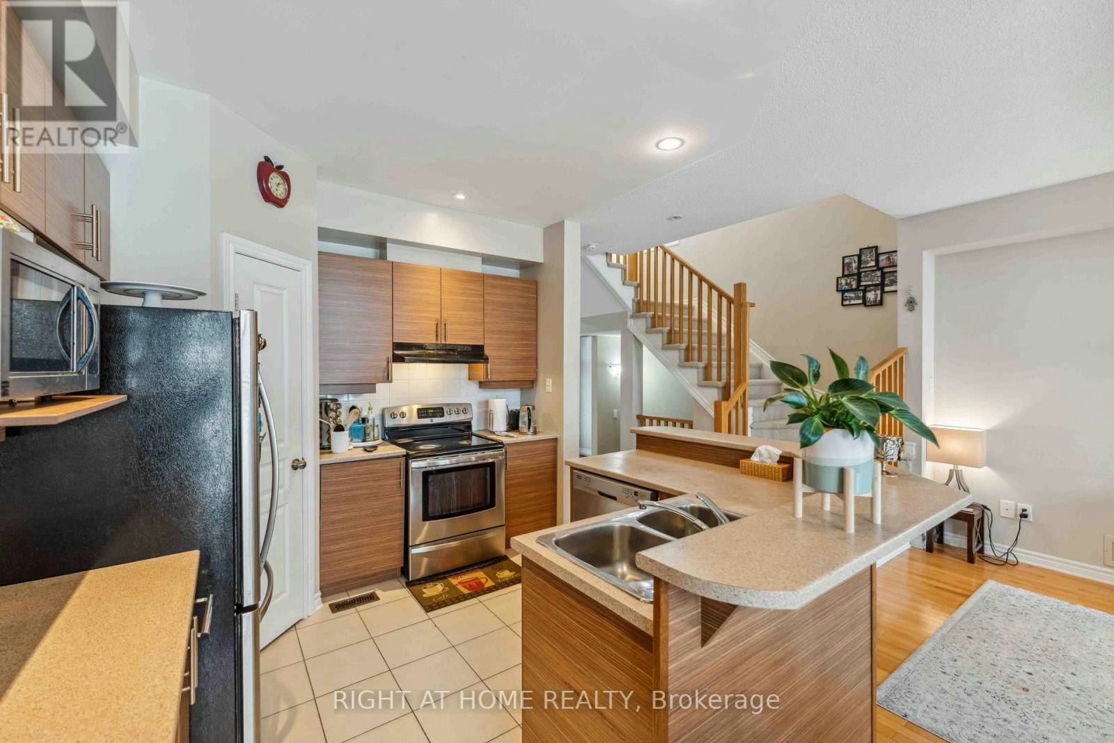 300 Cooks Mill Crescent, Ottawa, ON, K1V 2N3 - 18