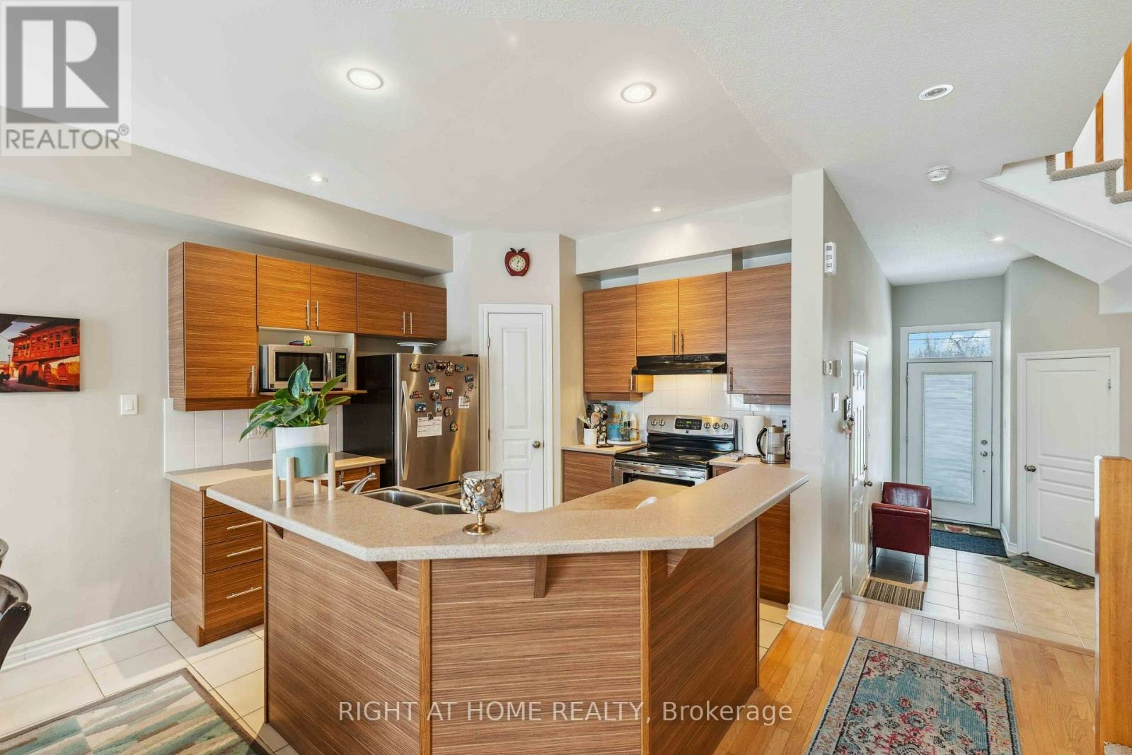 300 Cooks Mill Crescent, Ottawa, ON, K1V 2N3 - 8