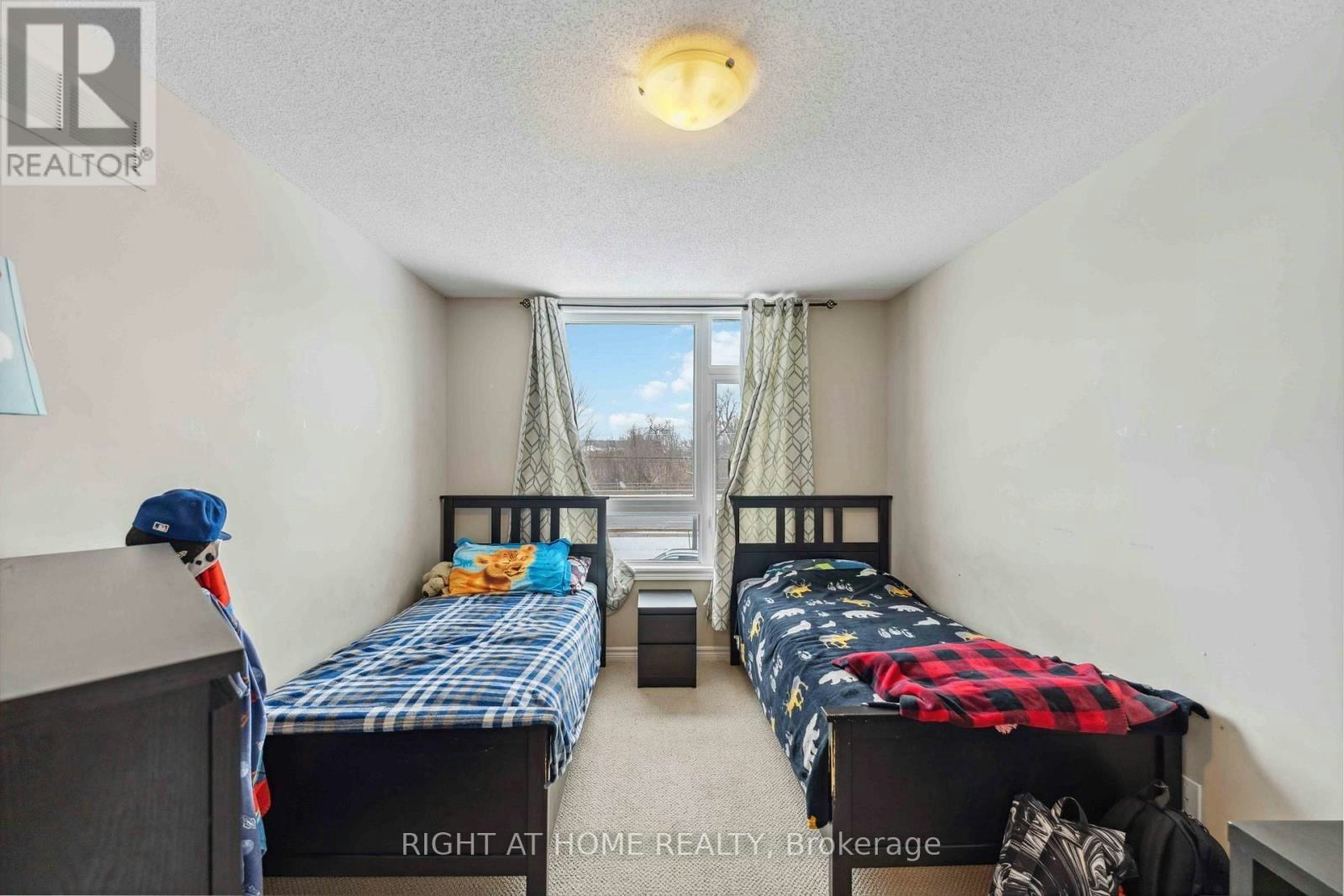 300 Cooks Mill Crescent, Ottawa, ON, K1V 2N3 - 32