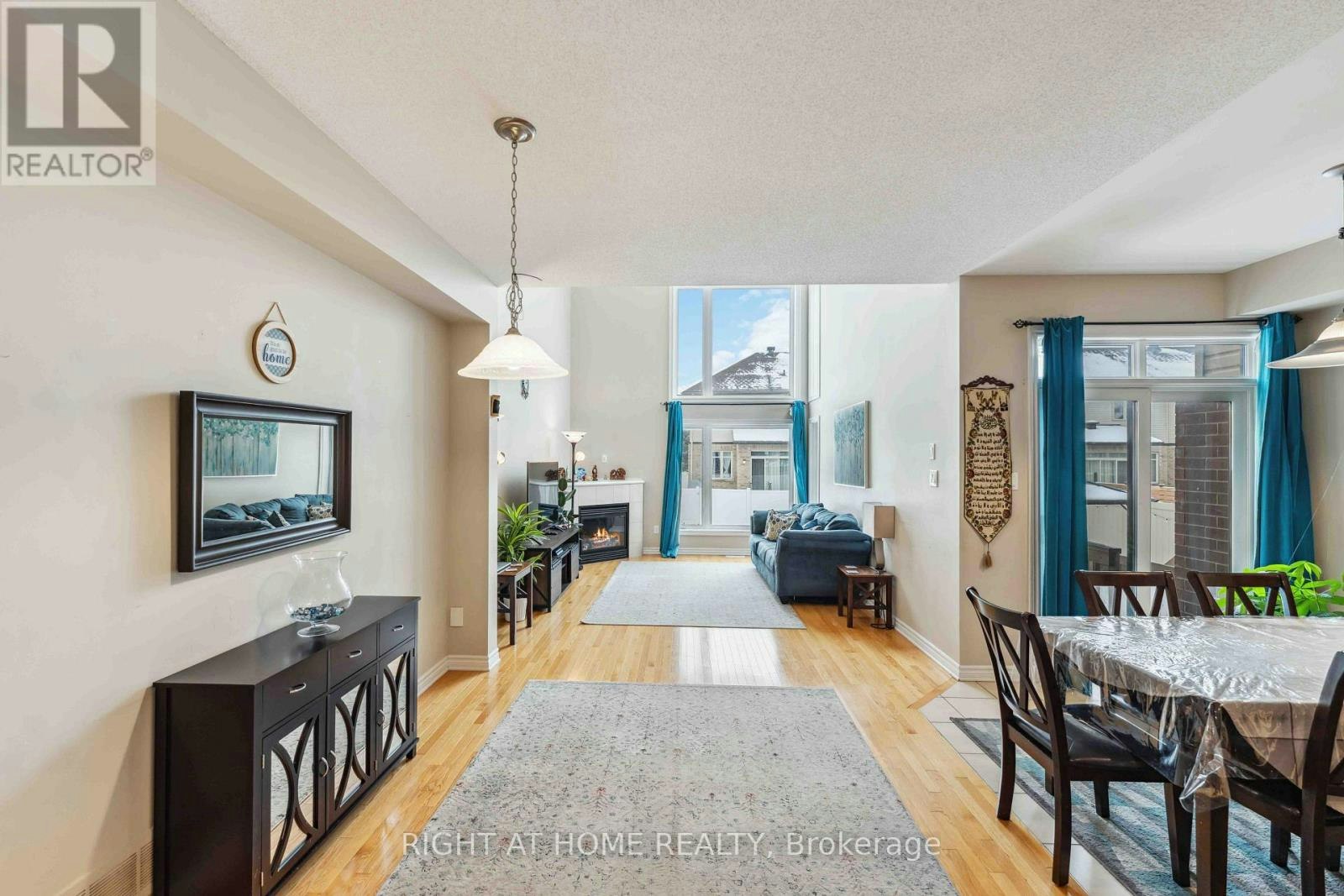 300 Cooks Mill Crescent, Ottawa, ON, K1V 2N3 - 4
