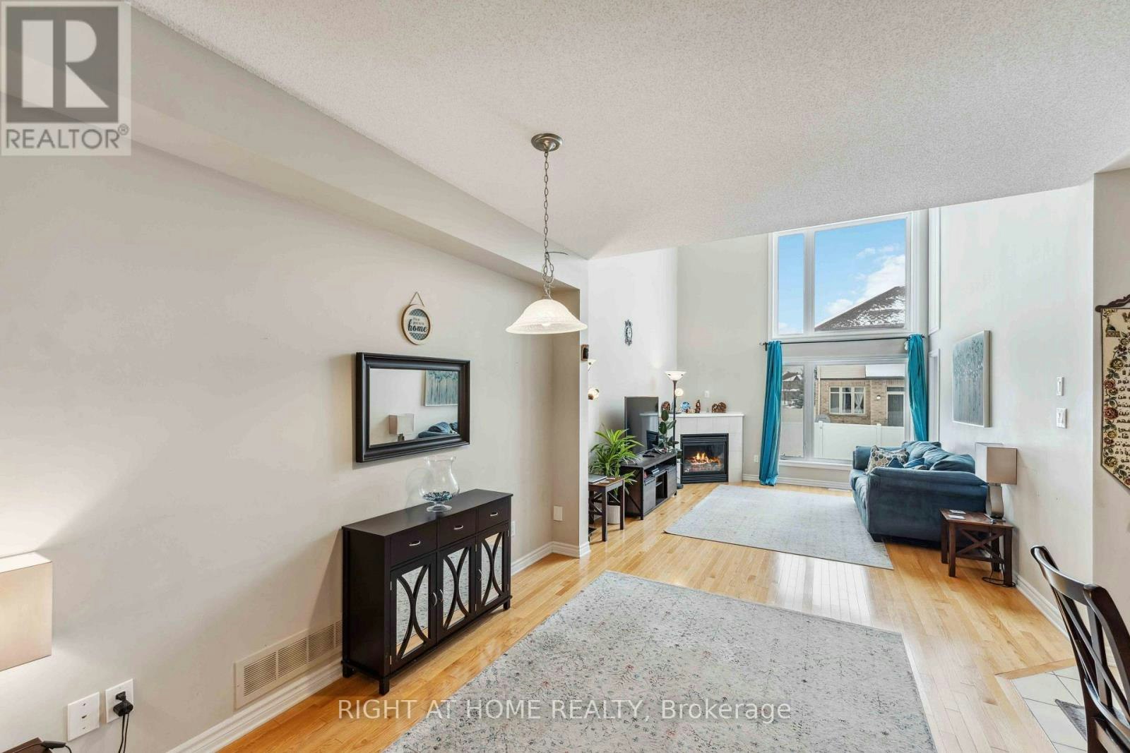 300 Cooks Mill Crescent, Ottawa, ON, K1V 2N3 - 6