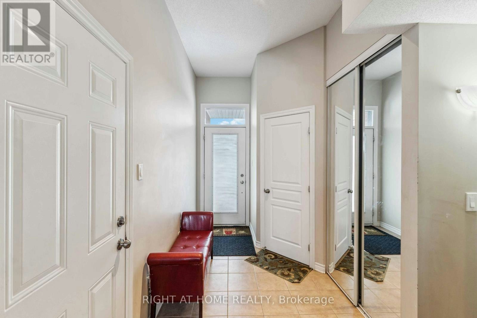 300 Cooks Mill Crescent, Ottawa, ON, K1V 2N3 - 2