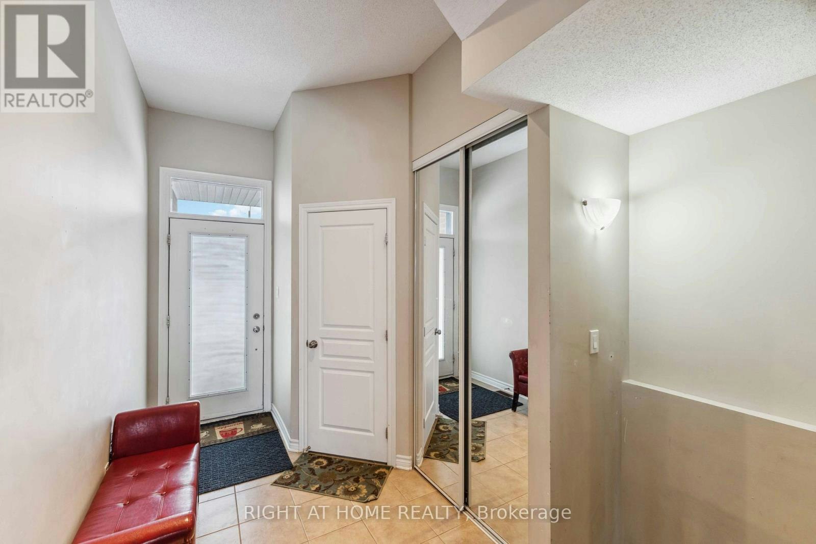 300 Cooks Mill Crescent, Ottawa, ON, K1V 2N3 - 3