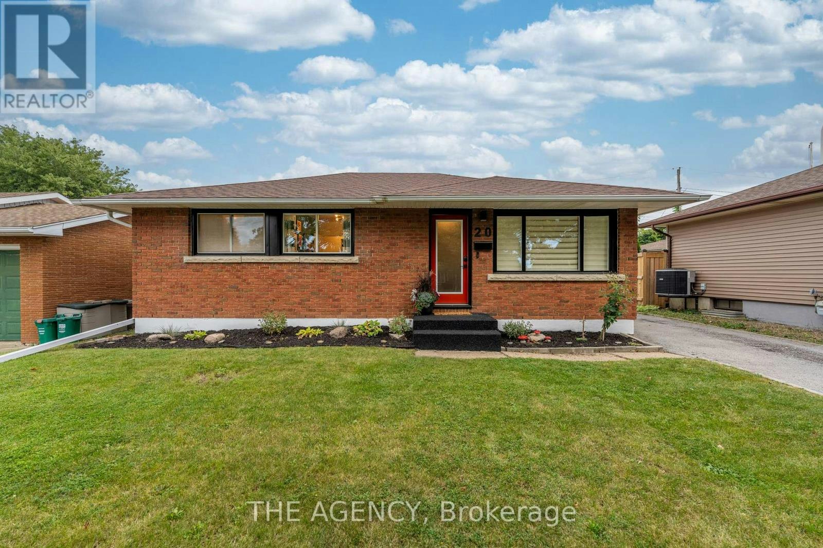 20 Ridge Point Drive, St. Catharines, ON, L2T 2S9