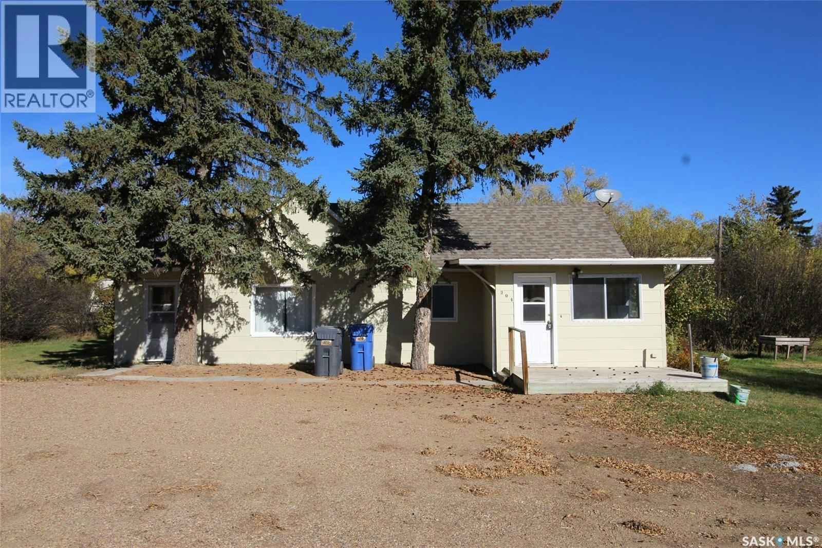 204 1st Street E, Climax, SK, S0N 0N0
