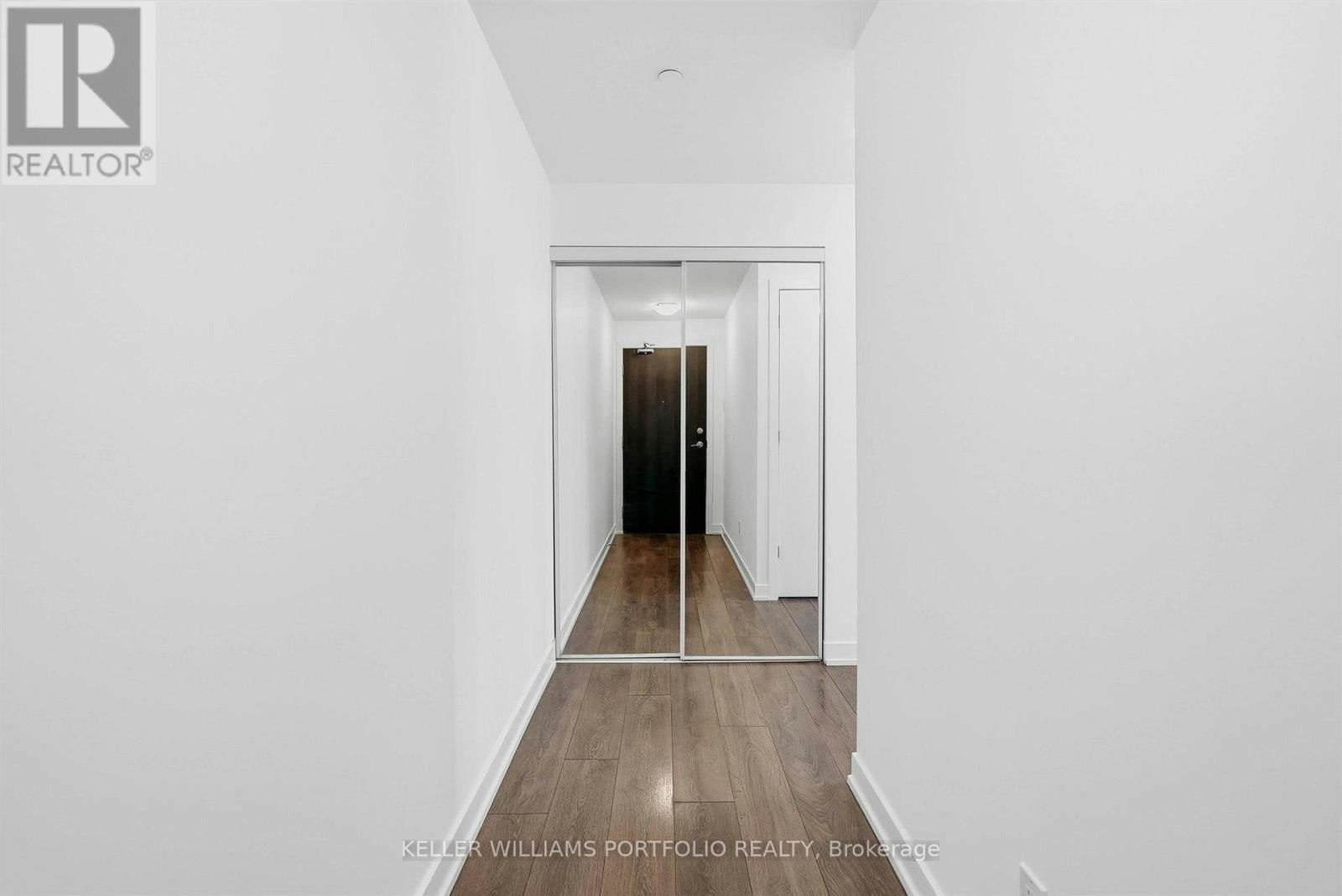 1009-50 Bruyeres Mews, Toronto, ON, M5V 0H8 - 3