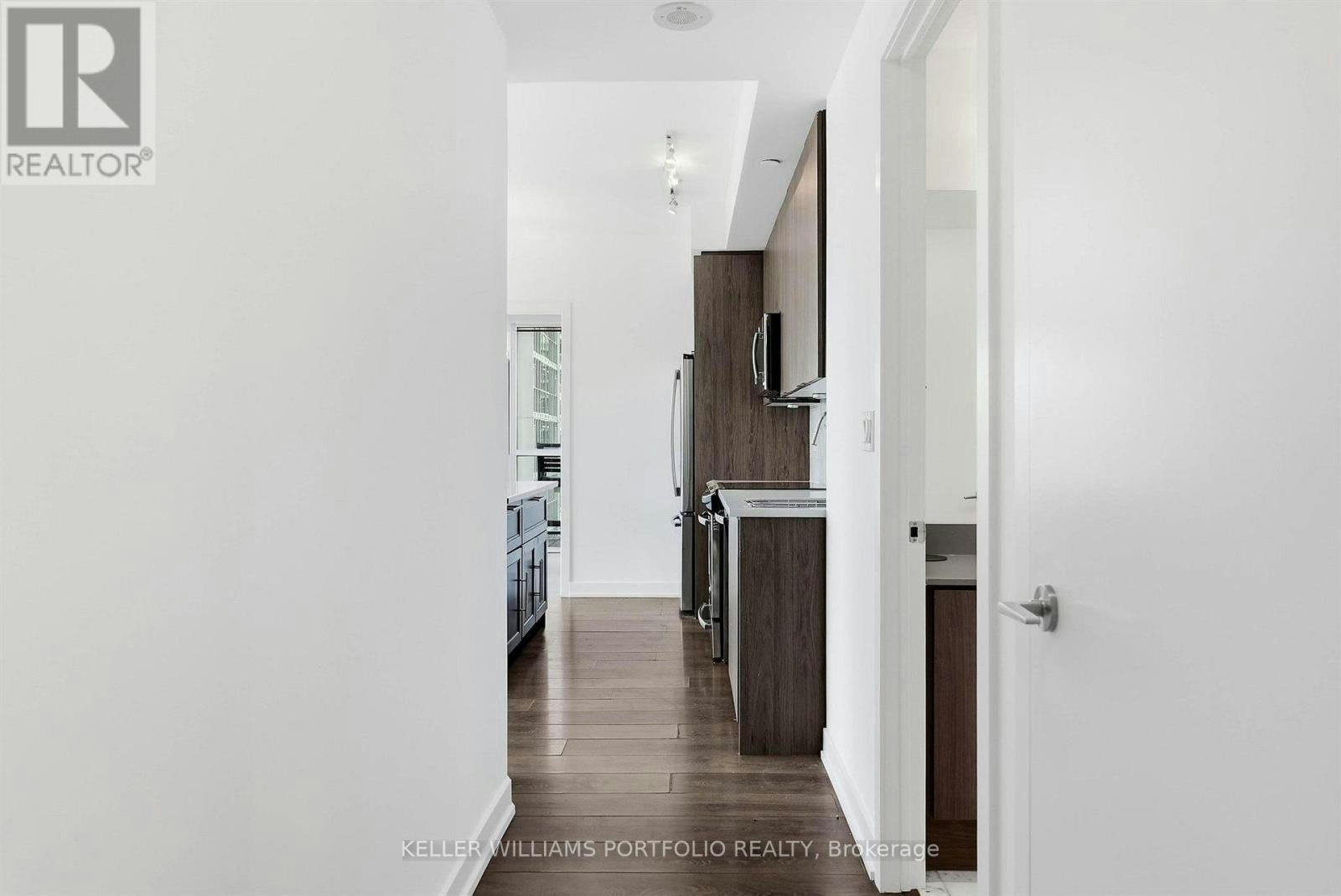 1009-50 Bruyeres Mews, Toronto, ON, M5V 0H8 - 5