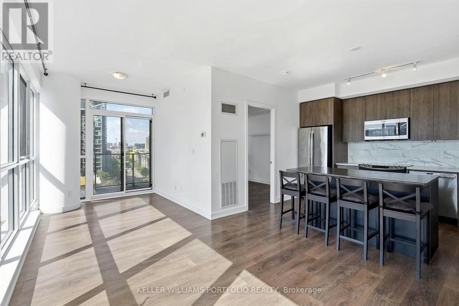 1009-50 Bruyeres Mews, Toronto, ON, M5V 0H8 - 14