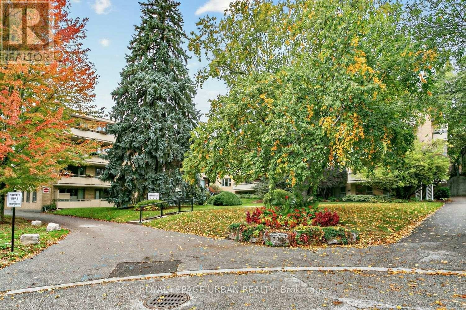 17-8 Corinth Gardens, Toronto, ON, M4P 2N5