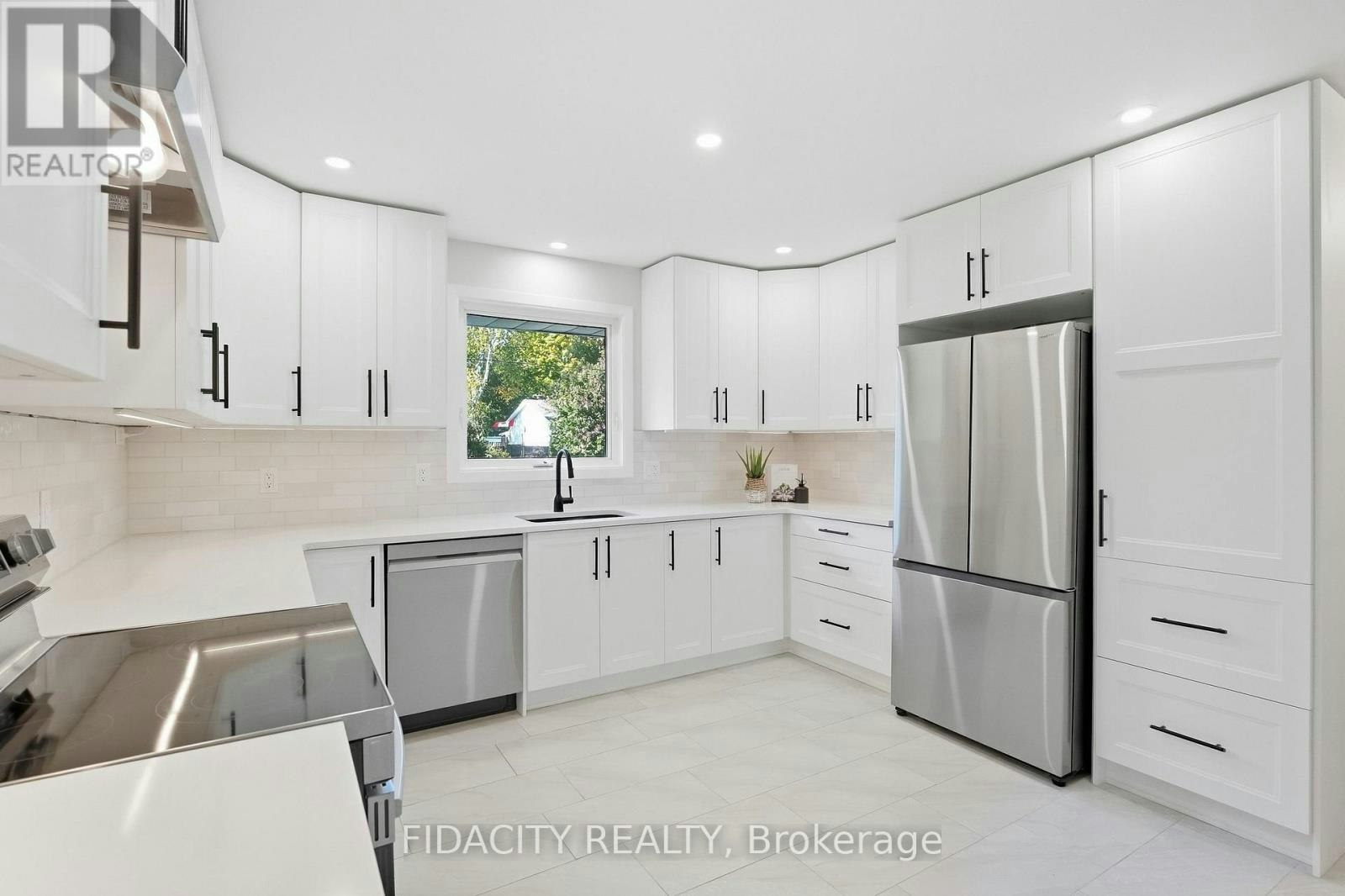 36 Beverly Street, Ottawa, ON, K2S 0S2 - 12
