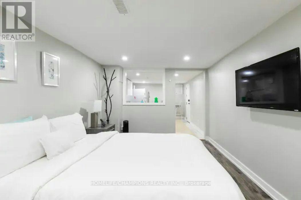 BSMT-112 Springhurst Avenue, Toronto, ON, M6K 1C1 - 2