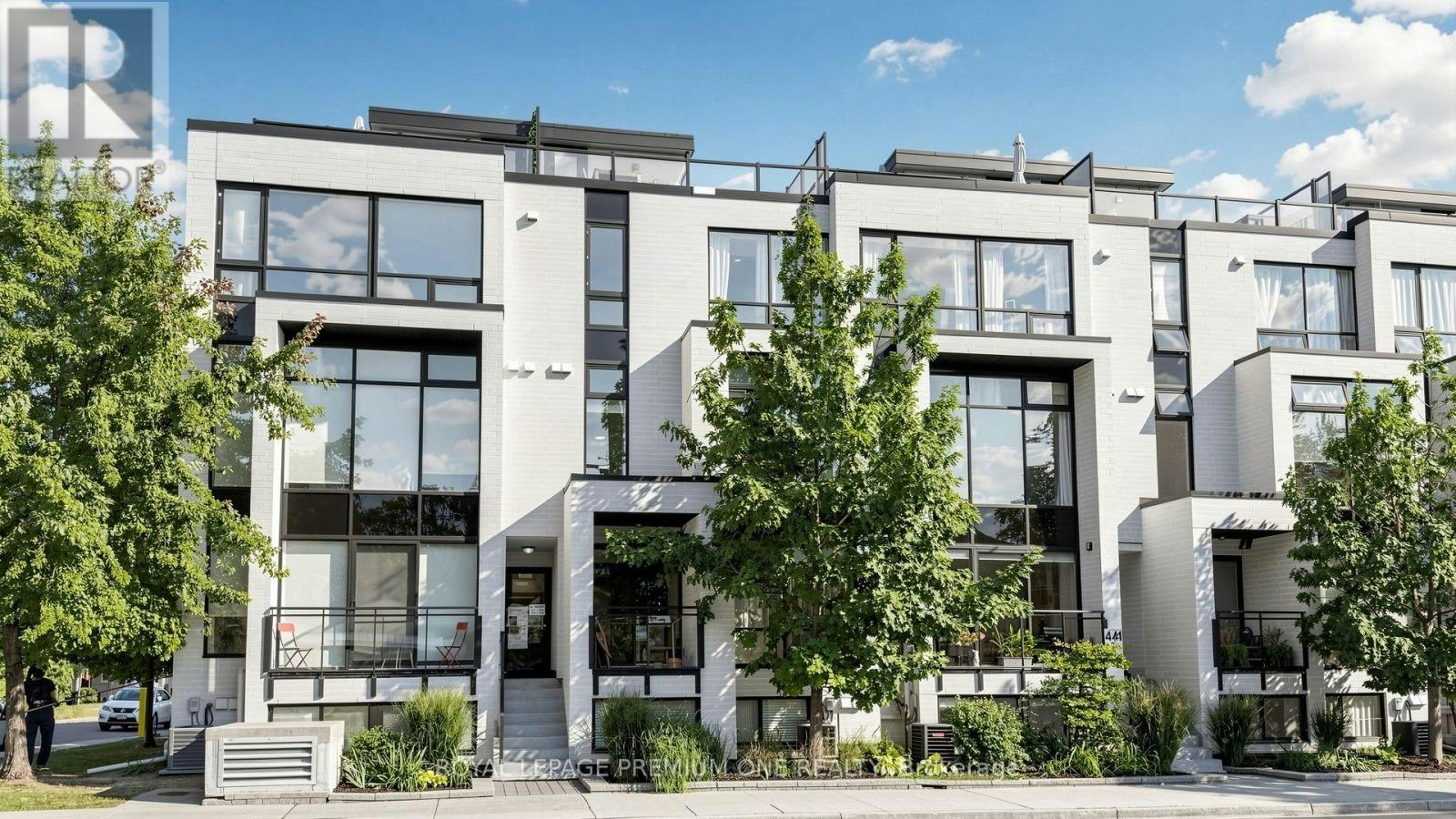 203-441 Jane Street, Toronto, ON, M6S 3Z9