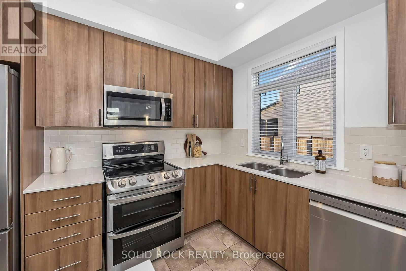 859 Solarium Avenue E, Ottawa, ON, K4M 0H1 - 10