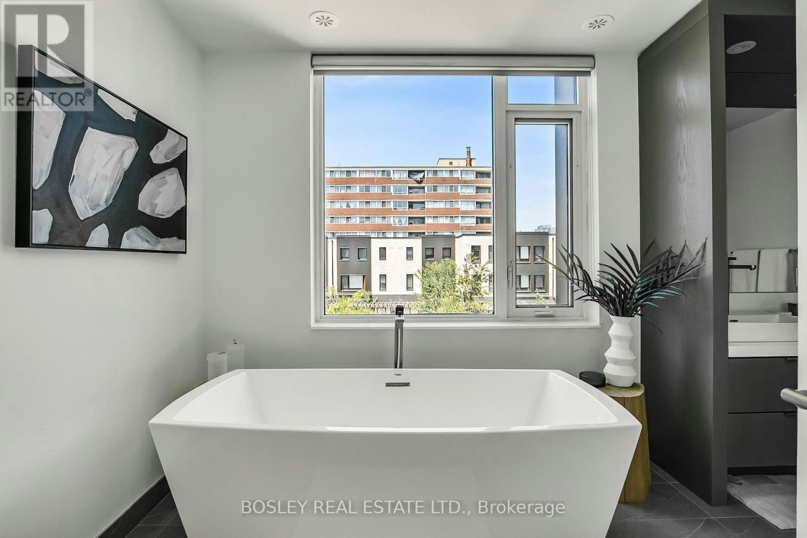 TH05-51 Paul Lane Gardens, Toronto, ON, M5T 2H6 - 36