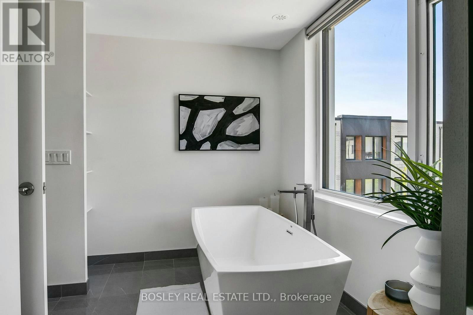 TH05-51 Paul Lane Gardens, Toronto, ON, M5T 2H6 - 37