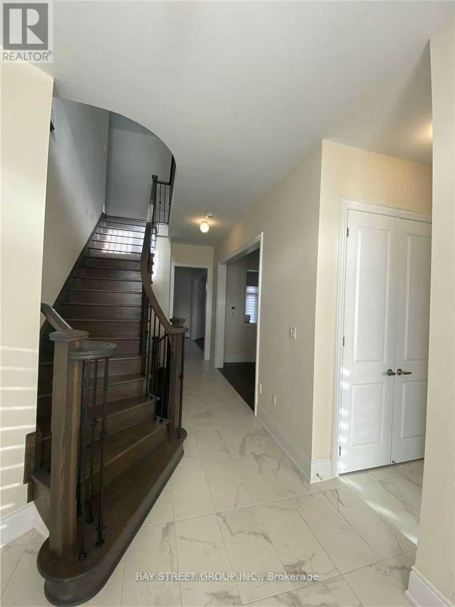 28 Macdonald Court, Richmond Hill, ON, L4E 1E9 - 4