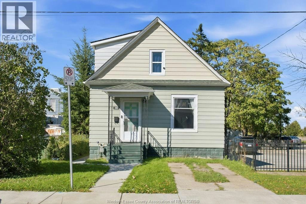 924 Chatham Street E, Windsor, ON, N9A 2B4