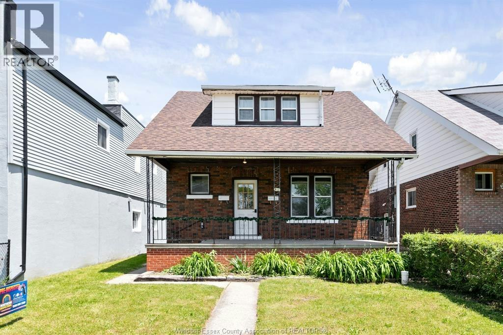 906 Elsmere, Windsor, ON, N9A 2A9