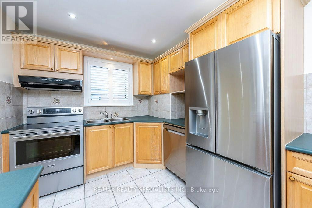 MAIN-79 Clearbrooke Circle, Toronto, ON, M9W 2E6 - 10