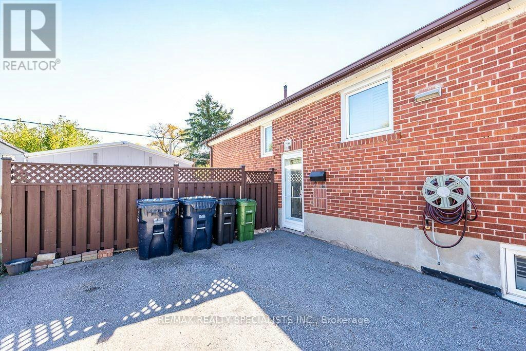 MAIN-79 Clearbrooke Circle, Toronto, ON, M9W 2E6 - 29