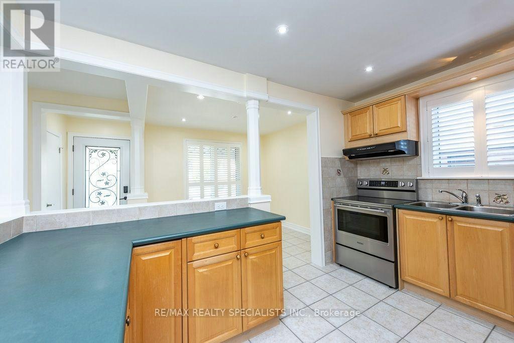 MAIN-79 Clearbrooke Circle, Toronto, ON, M9W 2E6 - 11