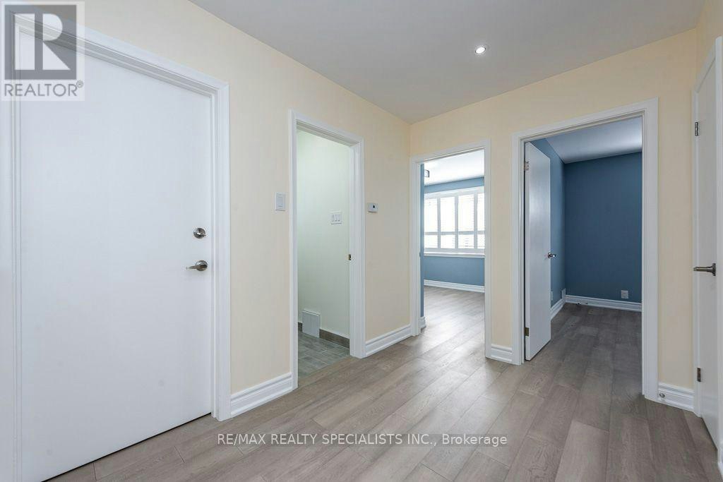 MAIN-79 Clearbrooke Circle, Toronto, ON, M9W 2E6 - 12