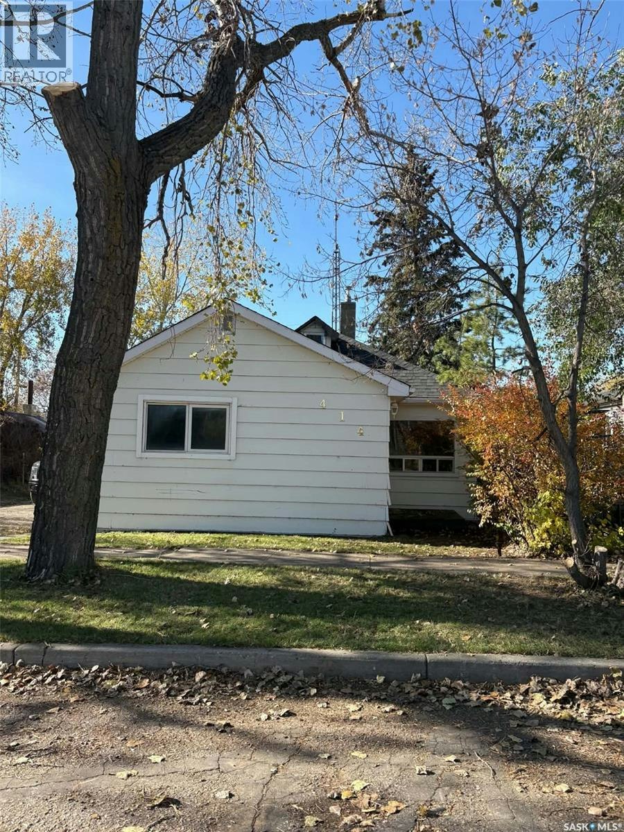 414 Young Street, Bienfait, SK, S0C 0M0