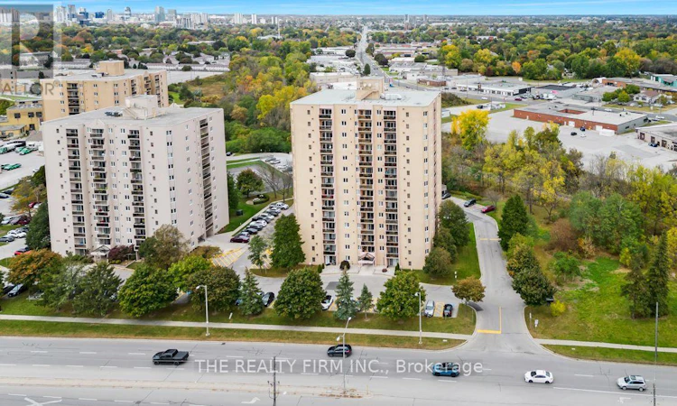 1206-858 Commissioners Road E