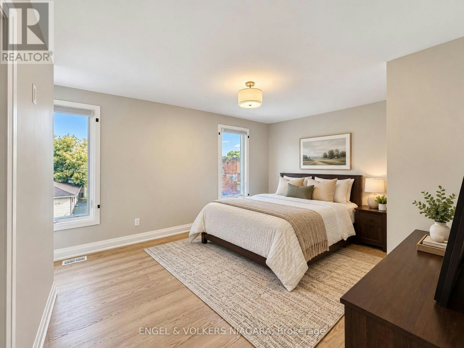 4499 Fourth Avenue, Niagara Falls, ON, L2E 4N4 - 40