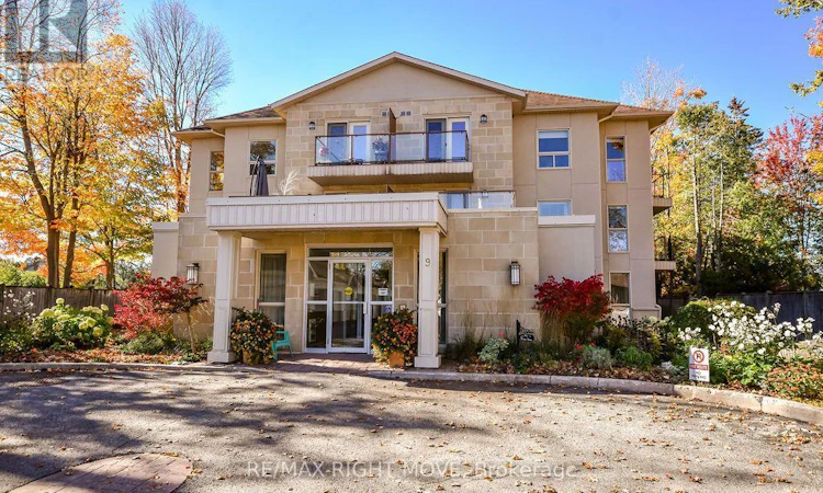 302-9 Westmount Drive S
