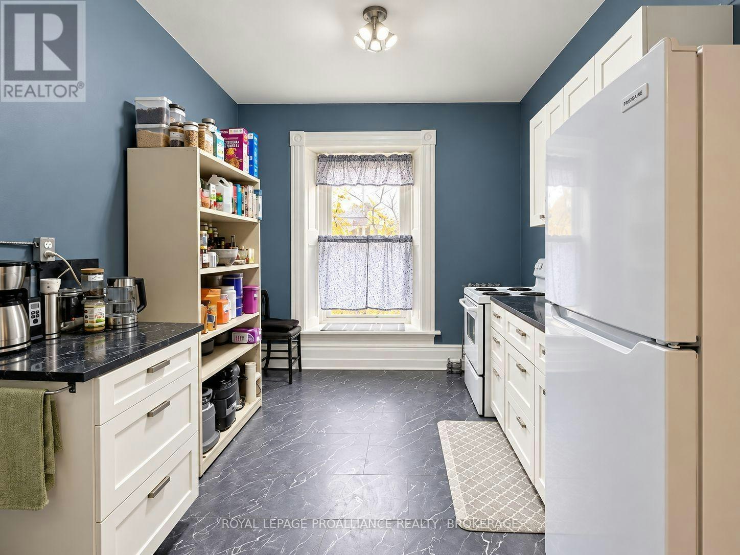 3-33 King Street W, Brockville, ON, K6V 3P7 - 3