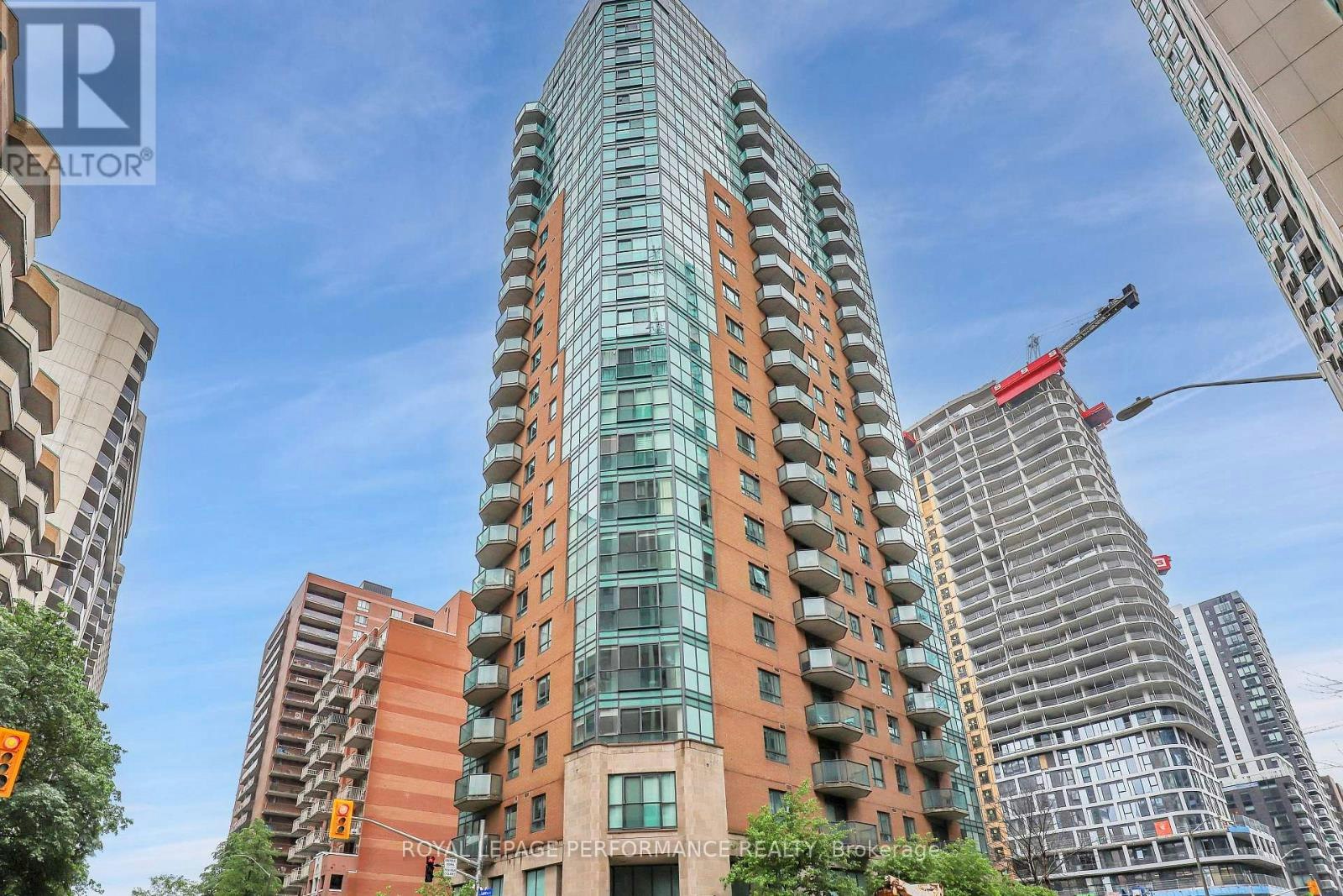 1402-445 Laurier Avenue W, Ottawa, ON, K1R 5C1