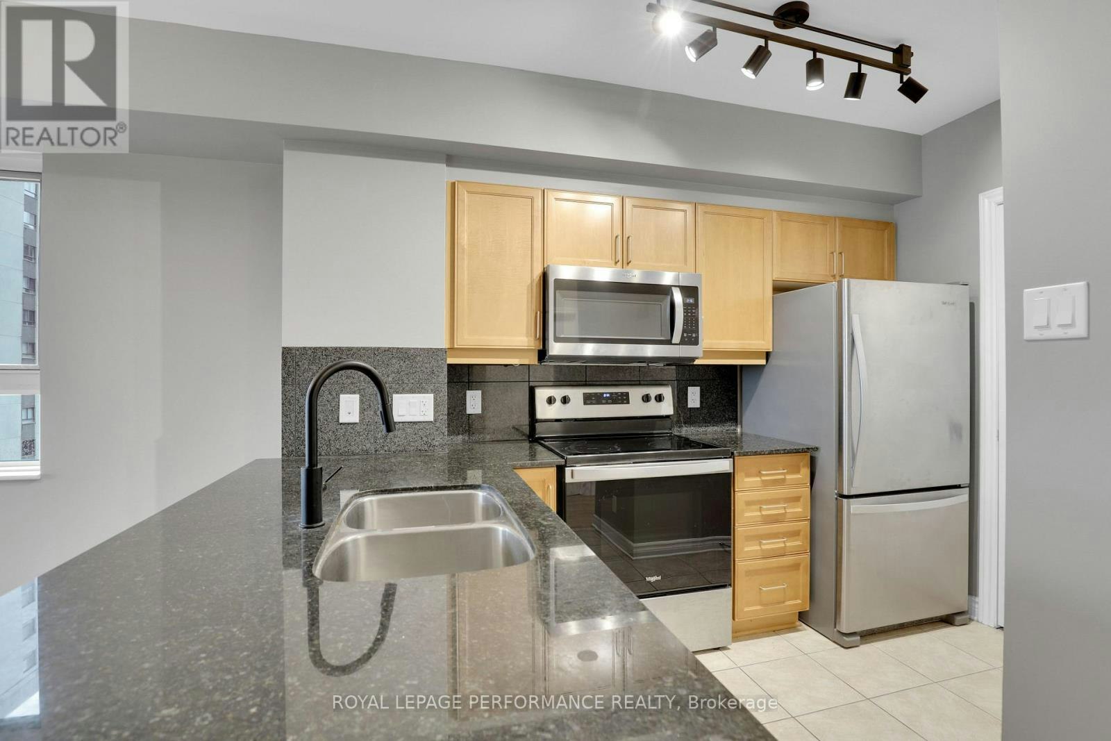 1402-445 Laurier Avenue W, Ottawa, ON, K1R 5C1 - 7