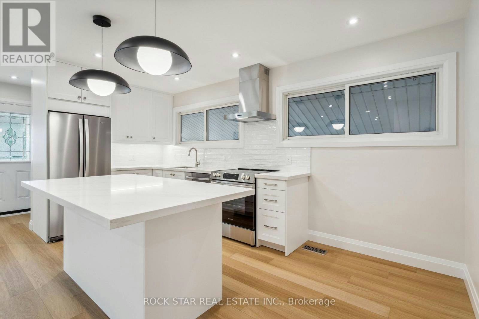 MAIN-121 Toby Crescent, Hamilton, ON, L8T 2N9 - 2