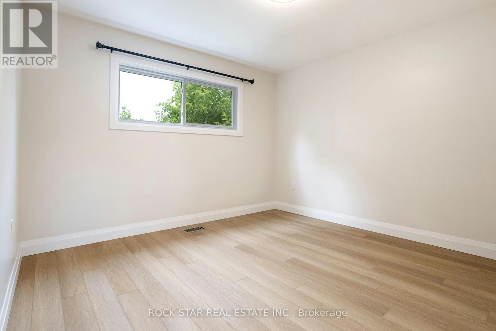 MAIN-121 Toby Crescent, Hamilton, ON, L8T 2N9 - 17